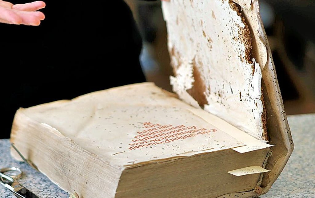 Kirchenbücher können bei der Recherche nützlich sein.