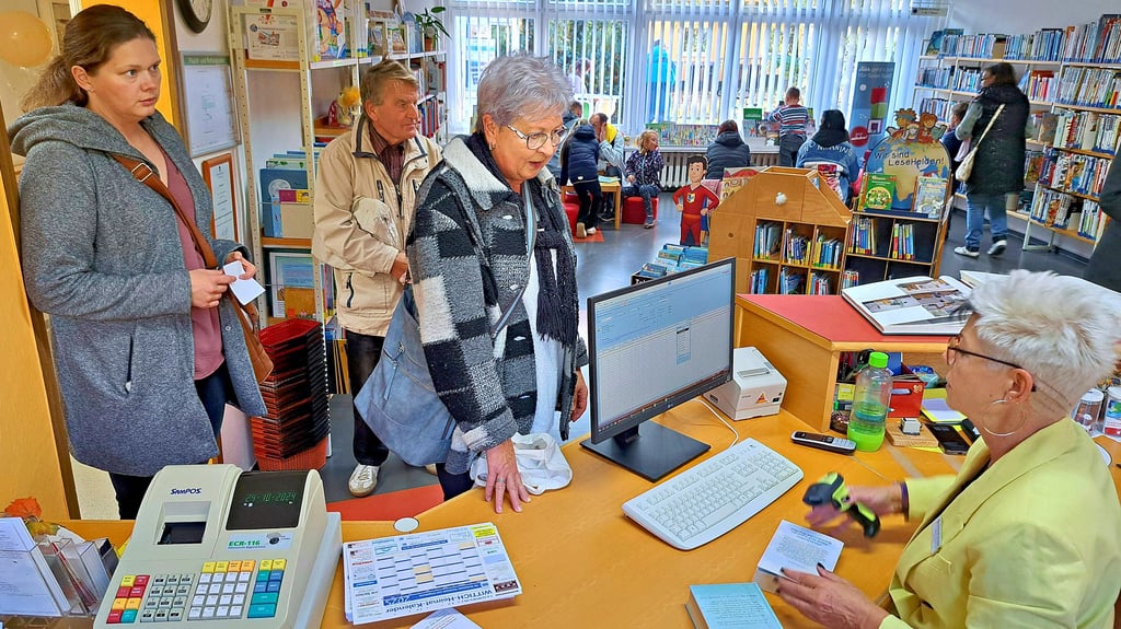 Die Stadtbibliothek Hettstedt feierte mit vielen Stammlesern und neuen Kunden ihr 30-jähriges Bestehen am Standort in der Fichtestraße.
