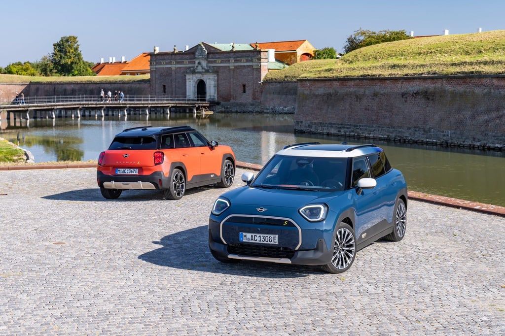 Mini wechselt zum Agenturmodell und senkt die Preise: Der neue E-Offroader Aceman kostet jetzt 30.650 Euro und bietet bis zu 406 Kilometer Reichweite.