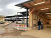 Baustellenabsperrungen, hinter denen nicht gearbeitet wird: der Bahnhof in Quedlinburg.