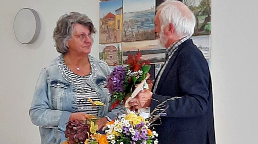 Christel Woitzik bedankt sich im Namen des Vereins bei Ulrich Kriehn für die gelungene Lesung.