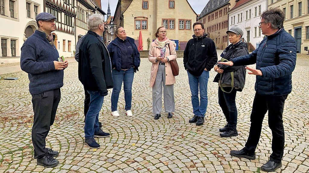 Kreiskantorin Martina Pohl und Vertreter des Posaunenwerks der EKM planen in Sangerhausen den Landesposaunentag 2025.