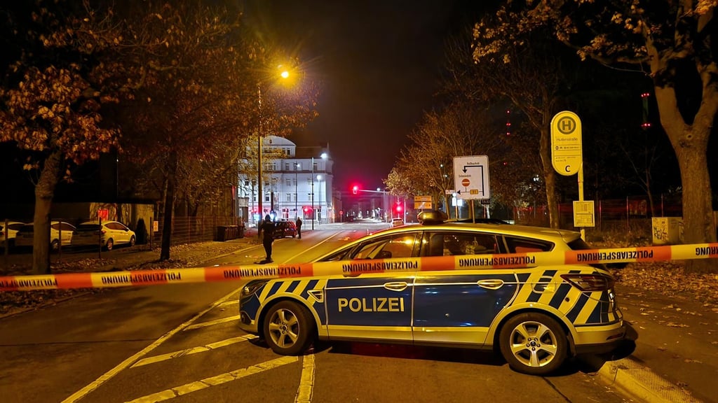 Eine Vollsperrung war in der Huttenstraße in Halle eingerichtet.