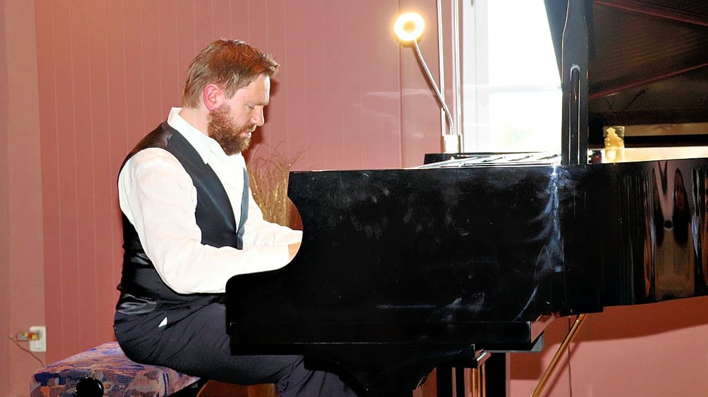 Mit einem Jubiläumskonzert gastierte Konzertpianist Ronny Kaufhold im Schloss Zerben.
