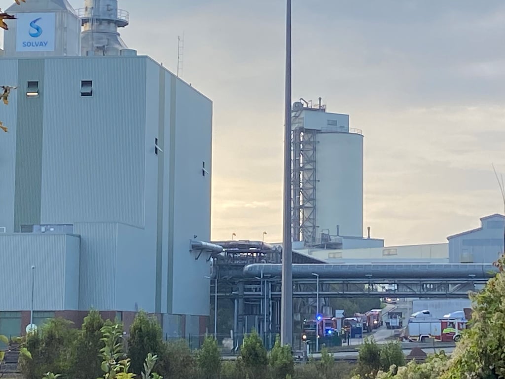 Einen Großeinsatz der Feuerwehr hat es am Dienstagmorgen bei Solvay gegeben.