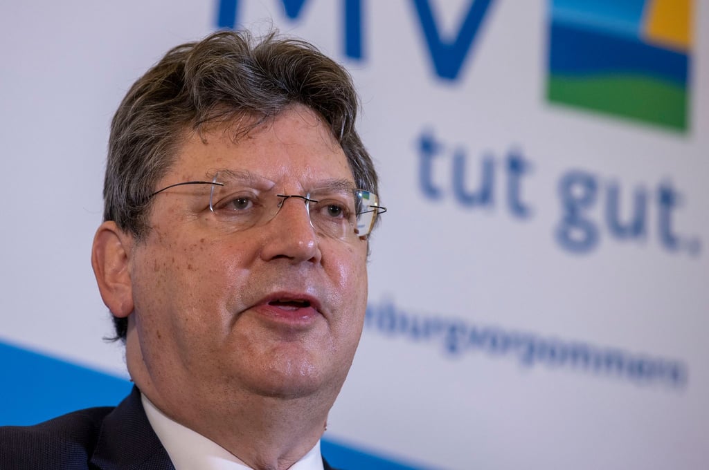 Nach Aussage des Schweriner Verkehrsministers kann bald der Bau der Ortsumgehung Mirow starten. (Archivbild)