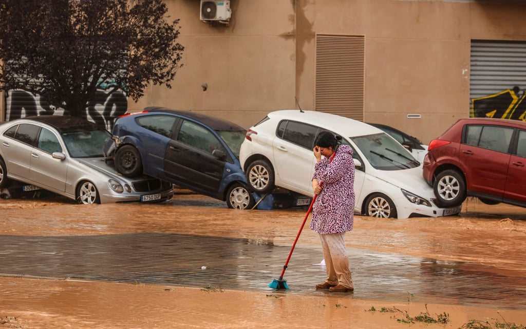 Besonders schlimm ist die Lage in der auch bei Urlaubern sehr beliebten Region Valencia, aber auch andere Mittelmeer-Anrainer-Regionen wie Andalusien und Murcia sind schwer betroffen.
