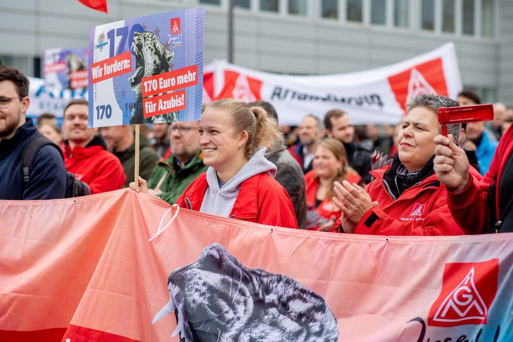 Die IG Metall Küste erhöht mit Warnstreiks den Druck auf die Arbeitgeber im aktuellen Tarifkonflikt.