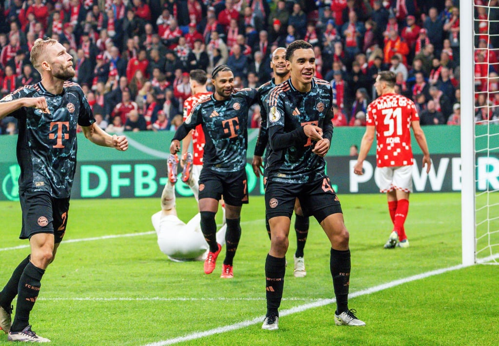 Souverän wandert Bayern München ins Pokal-Achtelfinale.