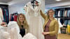 Letzte Vorbereitungen für die erste Harzer Hochzeitsmesse: Hochzeitsplanerin Franziska Lippoldt (links) und Jessica Munzke, die eine Hochzeitsboutique in Wernigerode eröffnet hat, gehören zum Organisationsteam.