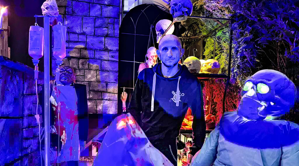 Ronny Sieland erweckt das Horrorhaus an der Meuschauer Straße in Merseburg seit 15 Jahren zum Leben.