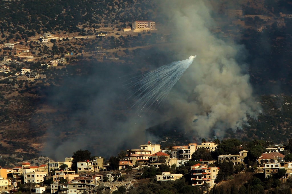 Israel und die Hisbollah liefern sich seit einem Jahr Beschuss - die Hisbollah nach eigener Darstellung aus Solidarität mit der Hamas, die Israel angegriffen hatte und gegen die Israel seitdem Krieg im Gazastreifen führt.
