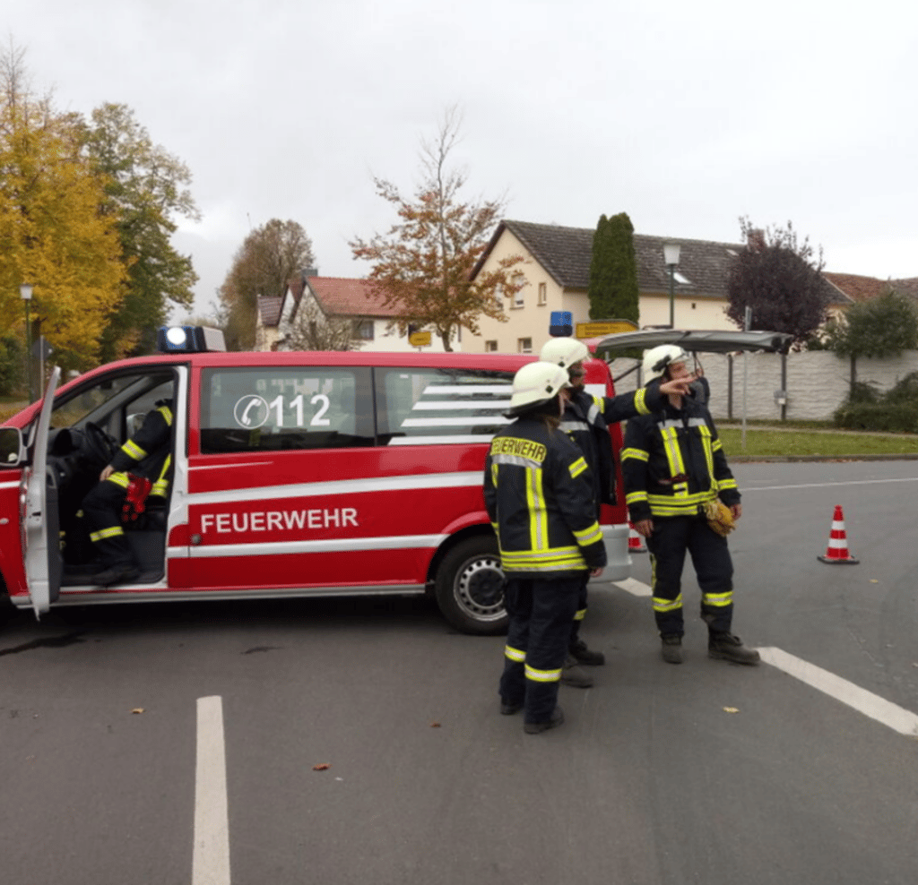 Die Schackensleber Ortswehr hat die Sttaßen abgesperrt.