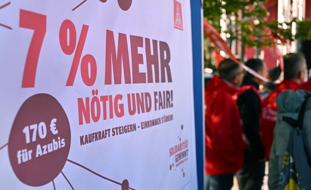 Sieben Prozent mehr Geld und eine Anhebung der Ausbildungsvergütungen um 170 Euro fordert die IG Metall. (Archivbild)