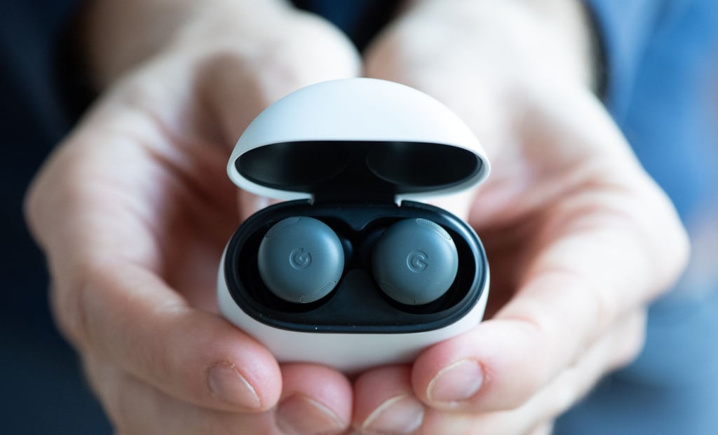 Hallo, kleine Pixel Buds! Googles neue Ohrstöpsel sind noch einmal kleiner geworden als die Vorgänger.