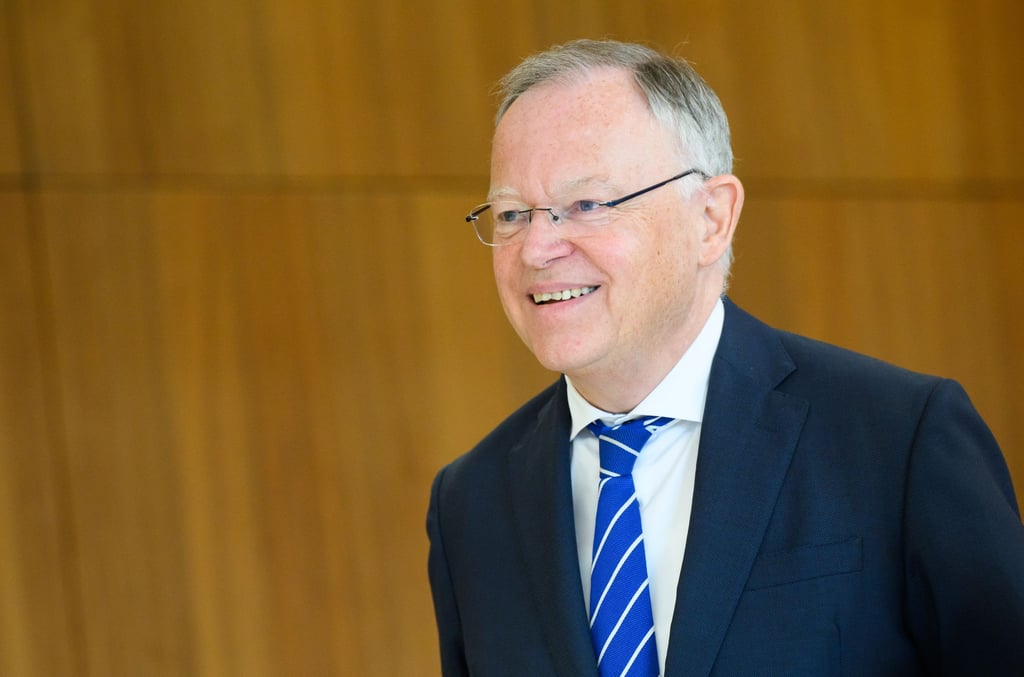 Niedersachsens Ministerpräsident Stephan Weil fliegt 2025 nach Südamerika. (Archivbild)