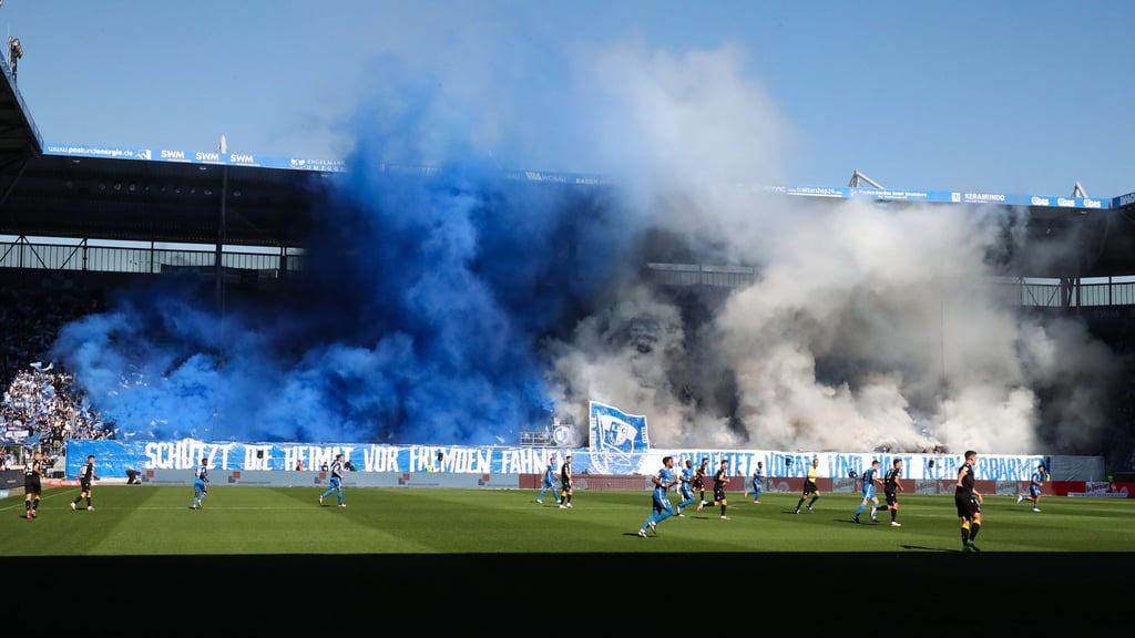 Beim Heimspiel des 1. FC Magdeburg sorgte dieser Banner für viel Gesprächsstoff. Die Kritik am Spruch wies der Verein jedoch zurück.