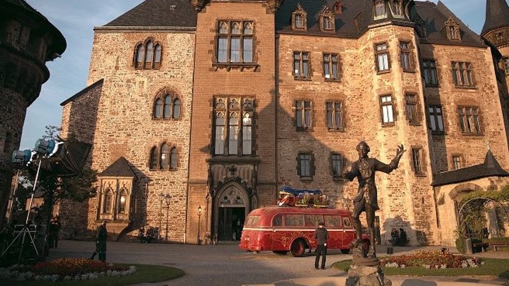 Erneut verwandelt sich das Schloss Wernigerode in die "Wintersteinschule". Bereits 2021 und 2023 wurde die Sehenswürdigkeit zur Kulisse für "Die Schule der magischen Tiere".