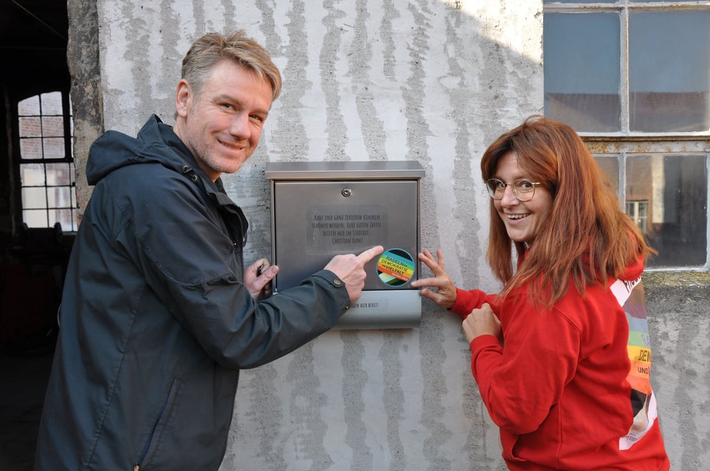 Christian Kunz und Anja Friedenberg mit dem neuen Ideen-Briefkasten Kade
