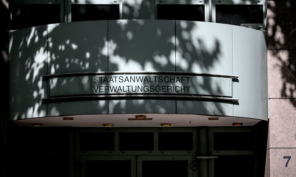 Das Verwaltungsgericht prüft eine Klage des Internetportals „FragDenStaat“ gegen die Polizei. (Archivbild)