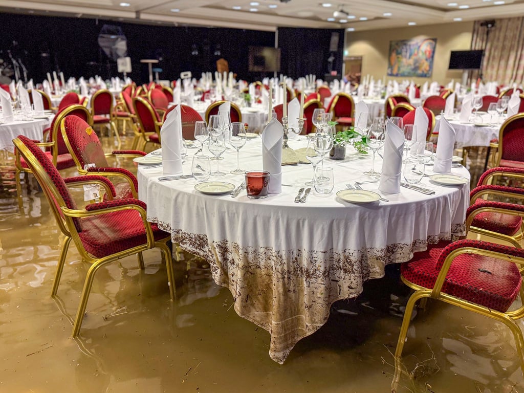 In der Nacht zum Freitag wurde das Hotel Ullensvang in Westnorwegen vom Unwetter überschwemmt.