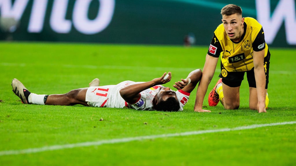 Musste sich BVB-Profi Nico Schlotterbeck geschlagen geben: RB-Leipzig-Stürmer Lois Openda.