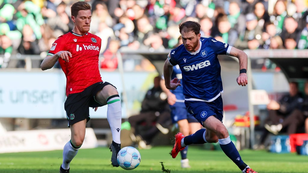 Marcel Halstenberg hat mit Hannover 96 die Tabellenführung in der 2. Bundesliga übernommen. Der Ex-RB-Profi verwandelte beim 2:1-Sieg einen Elfmeter für seine Mannschaft.