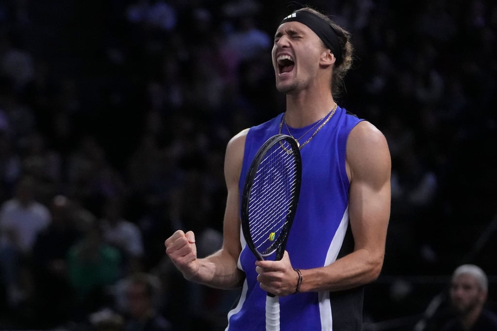 Alexander Zverev jubelt über den Finaleinzug in Paris.