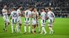 Der Kader von Borussia Mönchengladbach bejubelt das 4:1 gegen Bremen.