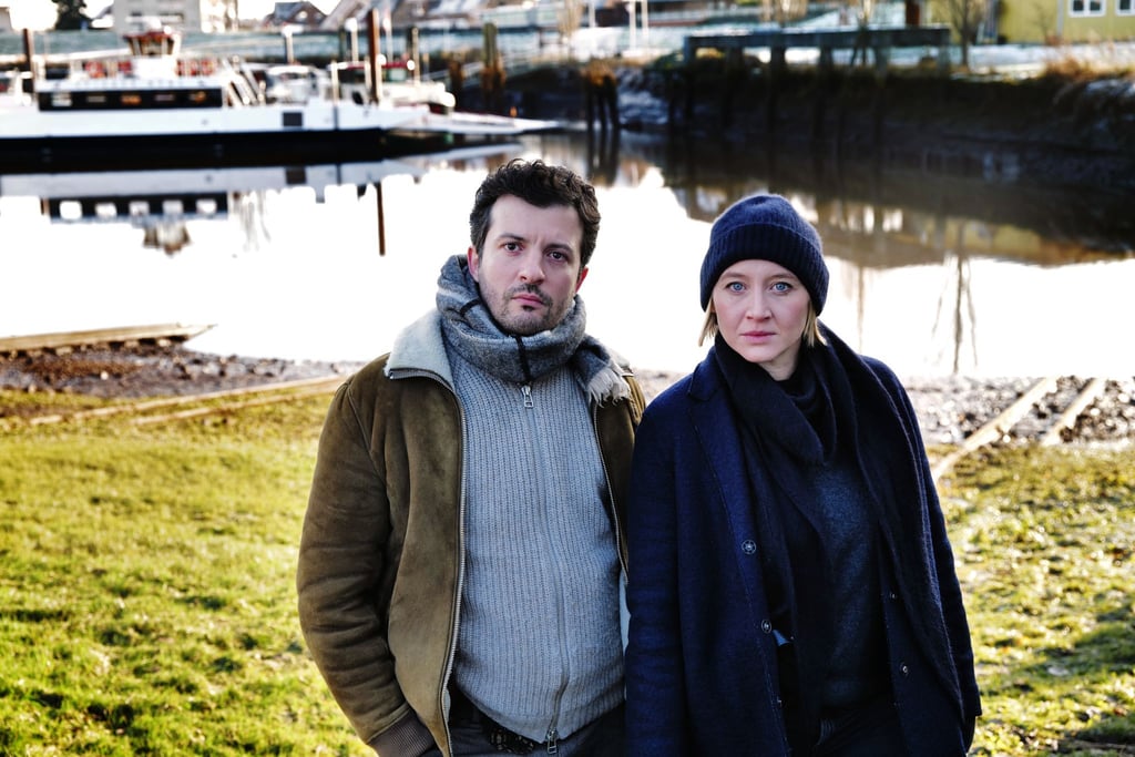 Ben Salawi (Camill Jammal) und seine Kollegin Nora Weiss (Anna Maria Mühe) ermitteln. Szene des Films „Solo für Weiss: Tödliche Wahl“. Der Krimi läuft am 04.11. im ZDF.