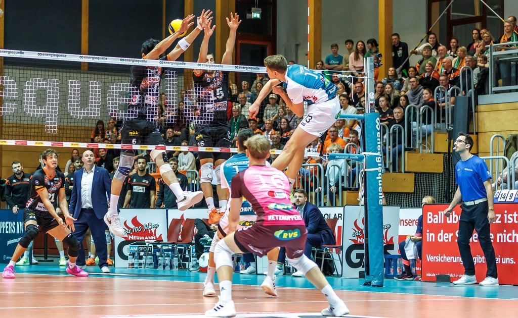 Netzhoppers KW gegen Berlin Volleys.