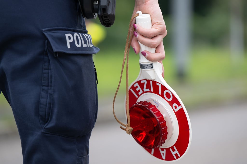 Die Polizei hat an einem Wochenende mehrere berauschte und teils unlizenzierte Fahrer gestoppt. (lllustration)