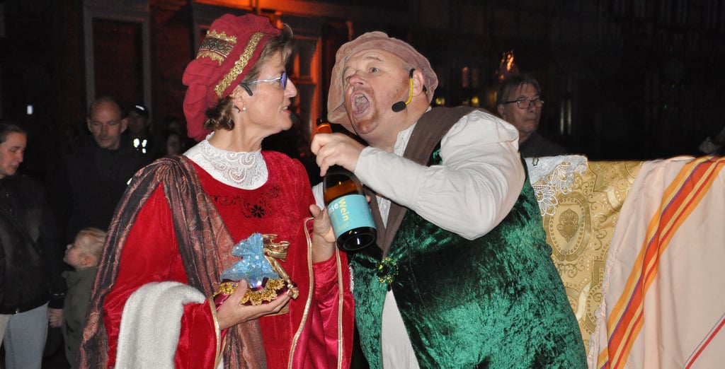 Ein Improvisationstheater gab es im Rahmen des Lichertblütenfestivals in der Reiche Straße.