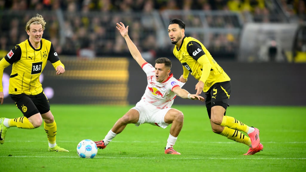 Schwerer Stand: Christoph Baumgartner gegen Brandt und Bensebaini.