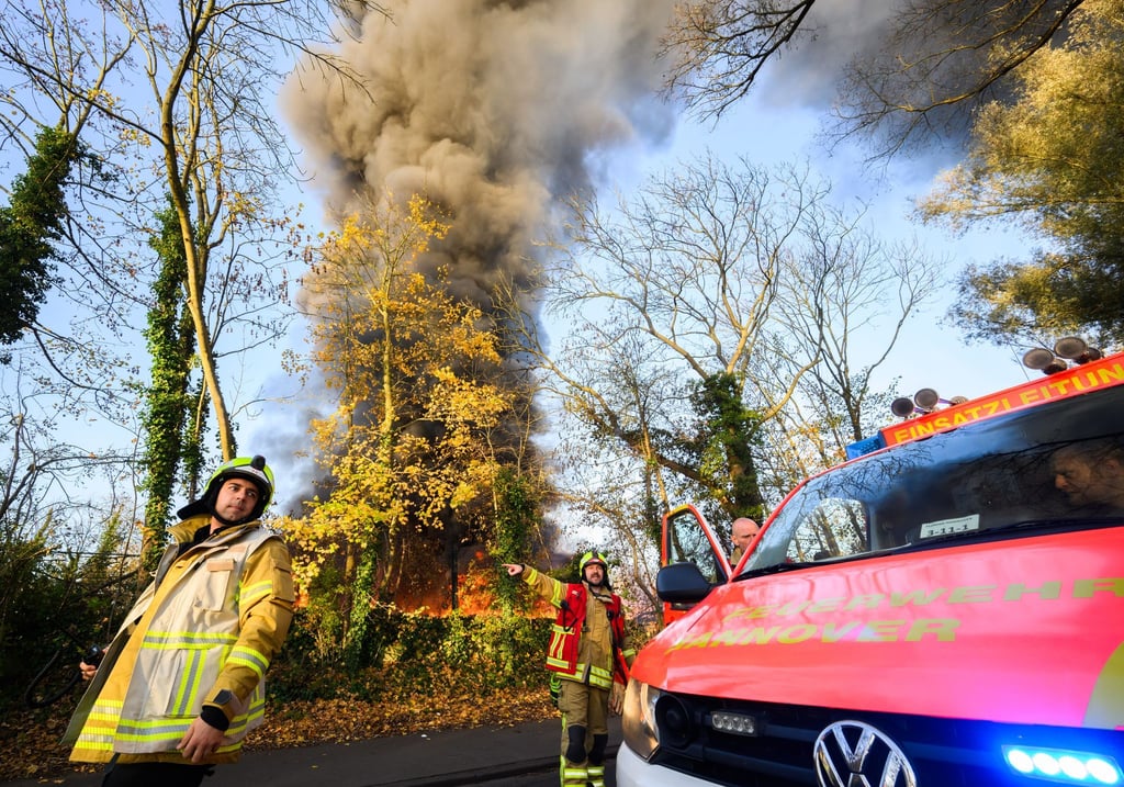 Rund 500 mobile Toiletten sind in Hannover in Brand geraten.
