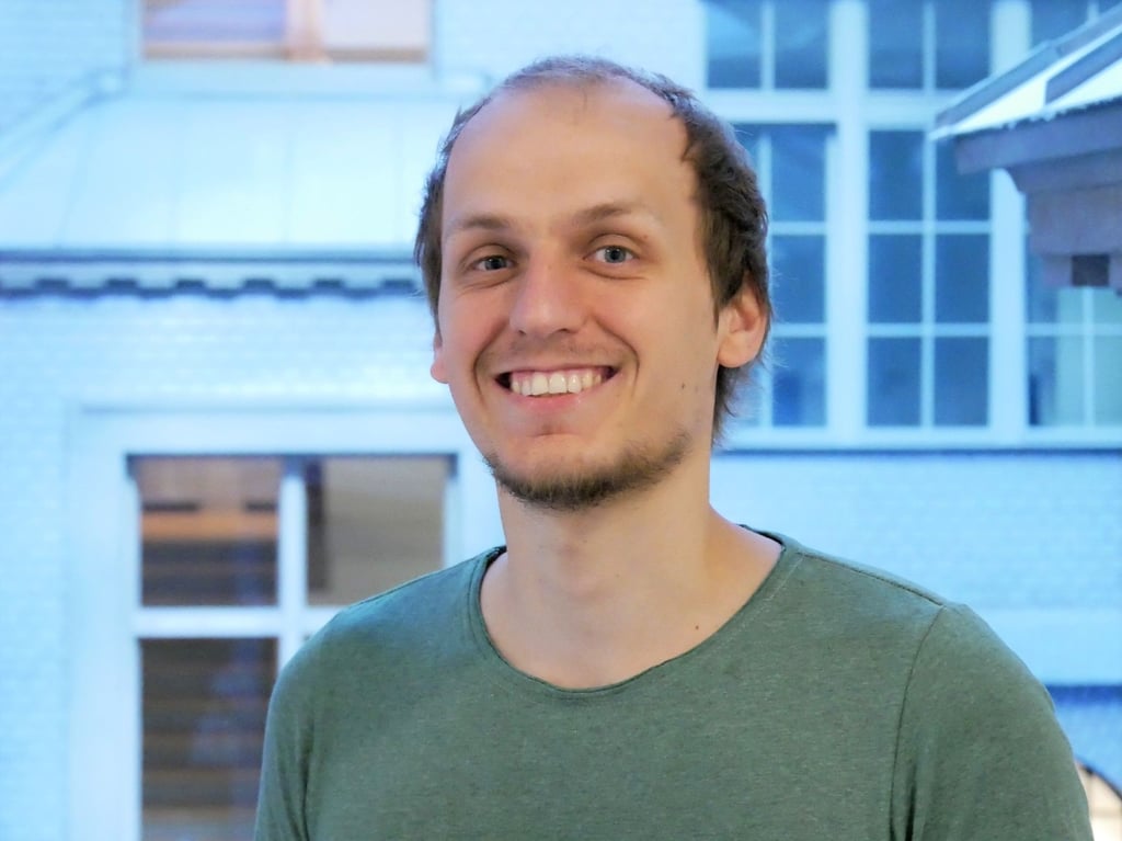Johannes Gemkow, Medienwissenschaftler an der Universität Leipzig und Teil des Forschungsinstituts Gesellschaftlicher Zusammenhalt (FGZ). Schwerpunkte seiner Forschung sind soziale Medien, Populismus und Jugend.
