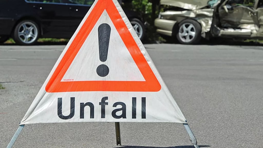 Nach einem Unfall war die B246 bei Loburg in beiden Fahrtrichtungen voll gesperrt.