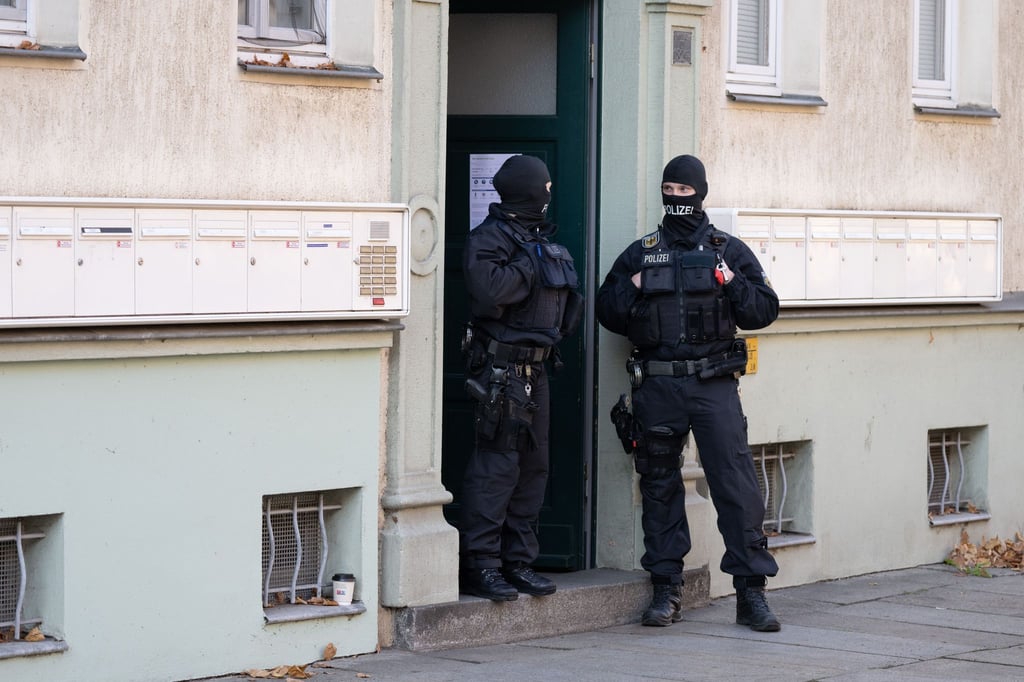 Festnahmen bei Razzia gegen Rechtsterroristen.