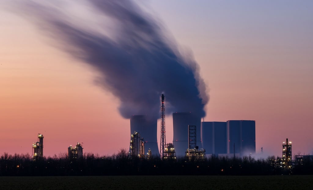 Der US-Chemiekonzern Dow stellt einige Anlagen für die Kunststoffproduktion in Deutschland auf den Prüfstand. (Archivbild)