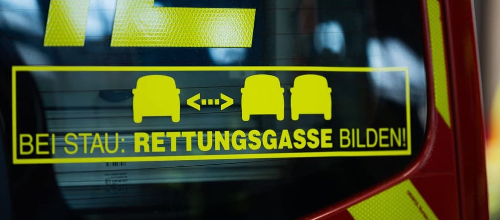 Auf der A2 bei Bornstedt hat es einen Unfall gegeben. Rettungskräfte waren im Einsatz.