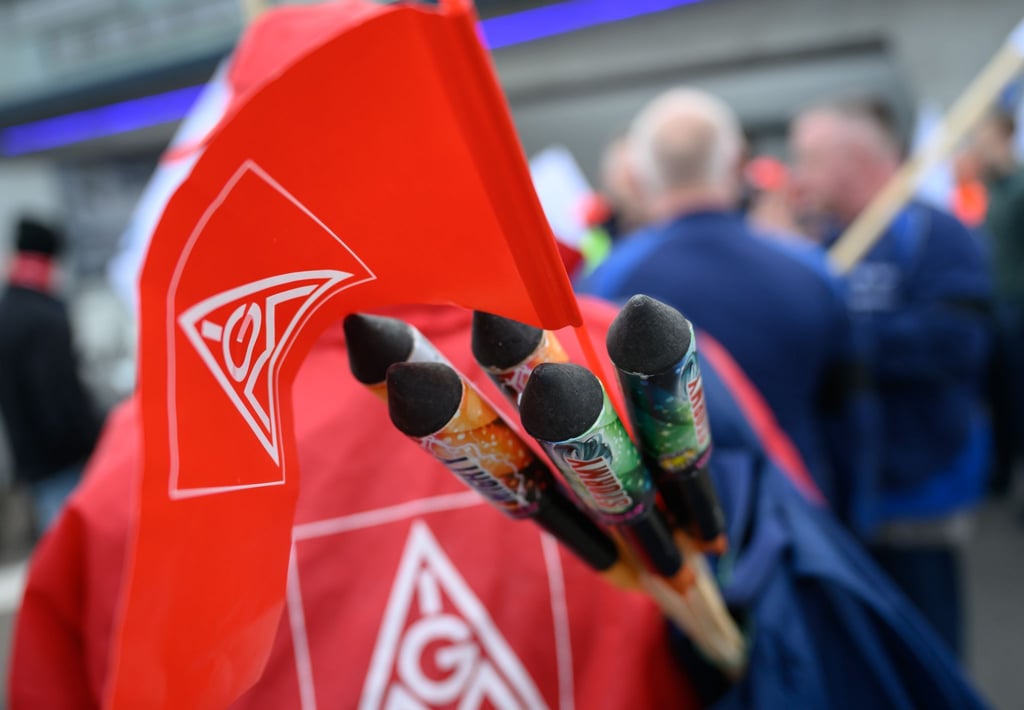Die IG Metall ruft in Sachsen zu einem weiteren Warnstreik auf. (Archivbild)
