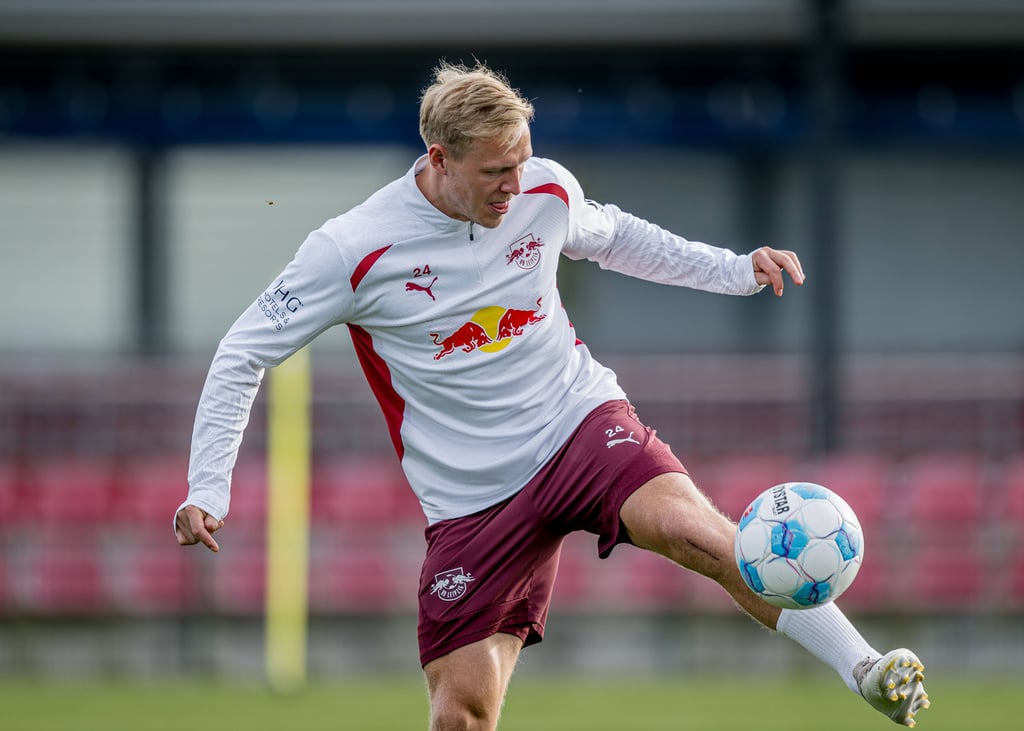 Xaver Schlager absolviert wieder Teile des Teamtrainings von RB Leipzig.