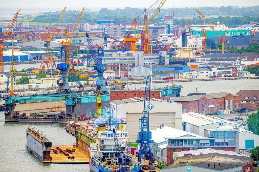 Die Westkaje in Bremerhaven wird saniert. (Archivbild)