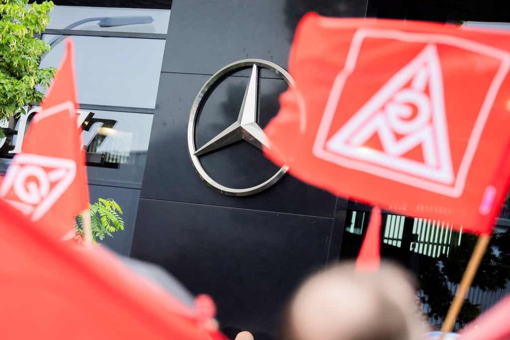 Während der dritten Tarifrunde machen die Arbeitnehmer der Metall- und Elektroindustrie mit weiteren Warnstreiks Druck. (Archivbild)