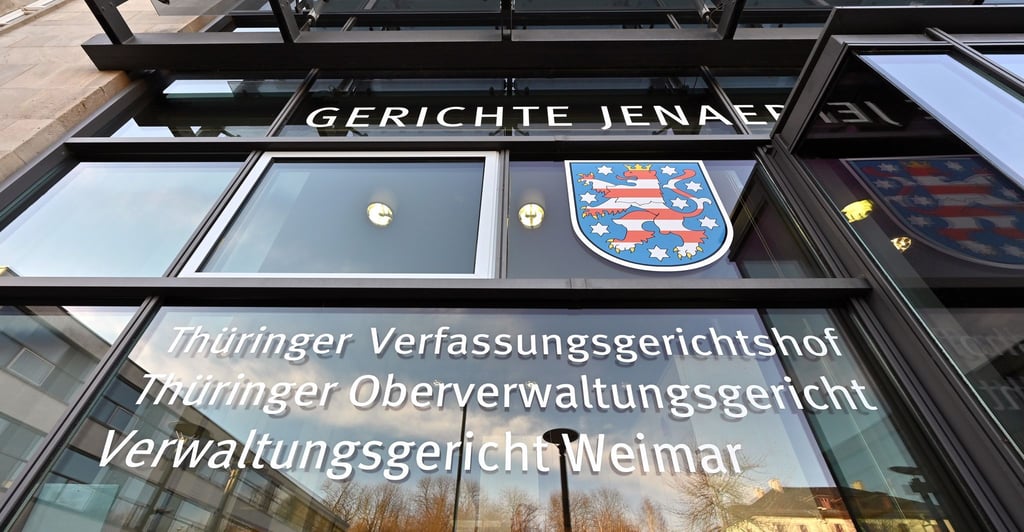 Das Verwaltungsgericht Weimar befasst sich derzeit mit dem Rechtsstreit eines Polizisten gegen das Thüringer Innenministerium. (Archivbild)
