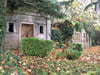 Auf dem Friedhof in Gernrode befinden sich oberirdische Gruftanlagen, die seit langem nicht mehr genutzt worden sind.