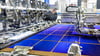 Meyer Burger produziert im Werk in Bitterfeld-Wolfen Solarzellen. Diese werden aktuell fast komplett in die USA geliefert, um dort Solarmodule herzustellen.  