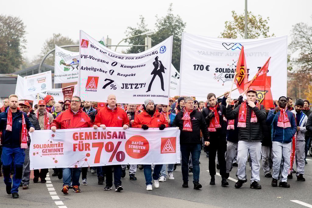 Die IG Metall hat Ihre Forderung nach 7 Prozent mehr Geld bekräftigt.