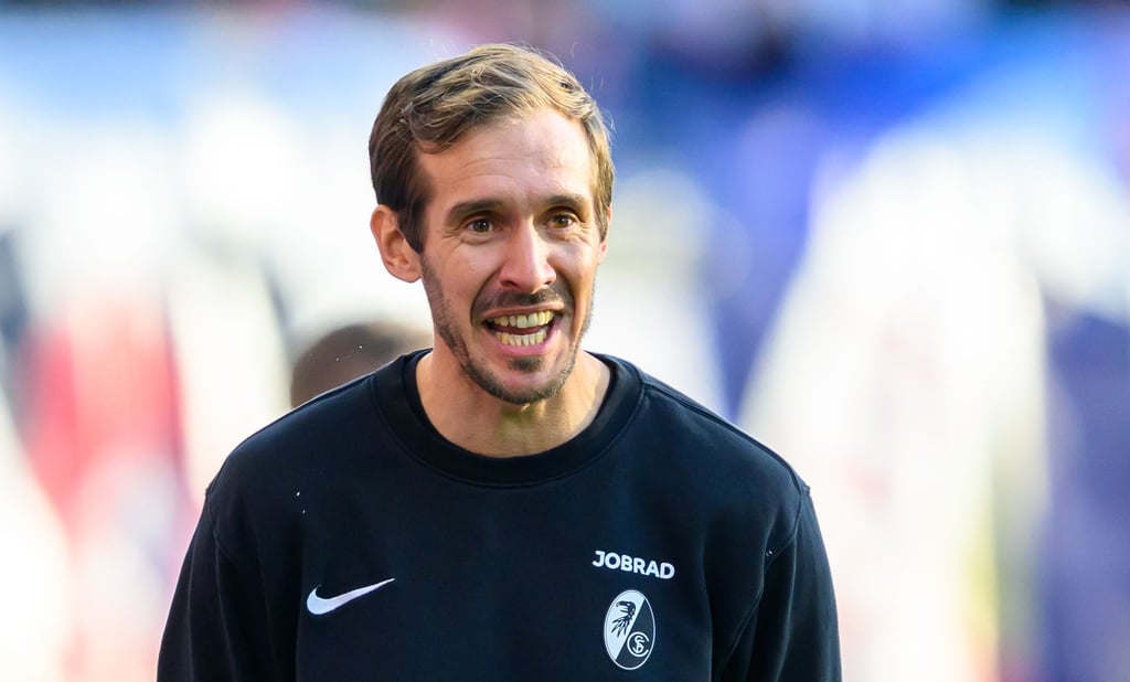 Der Freiburger Trainer Julian Schuster mag Freitagabend-Spiele.