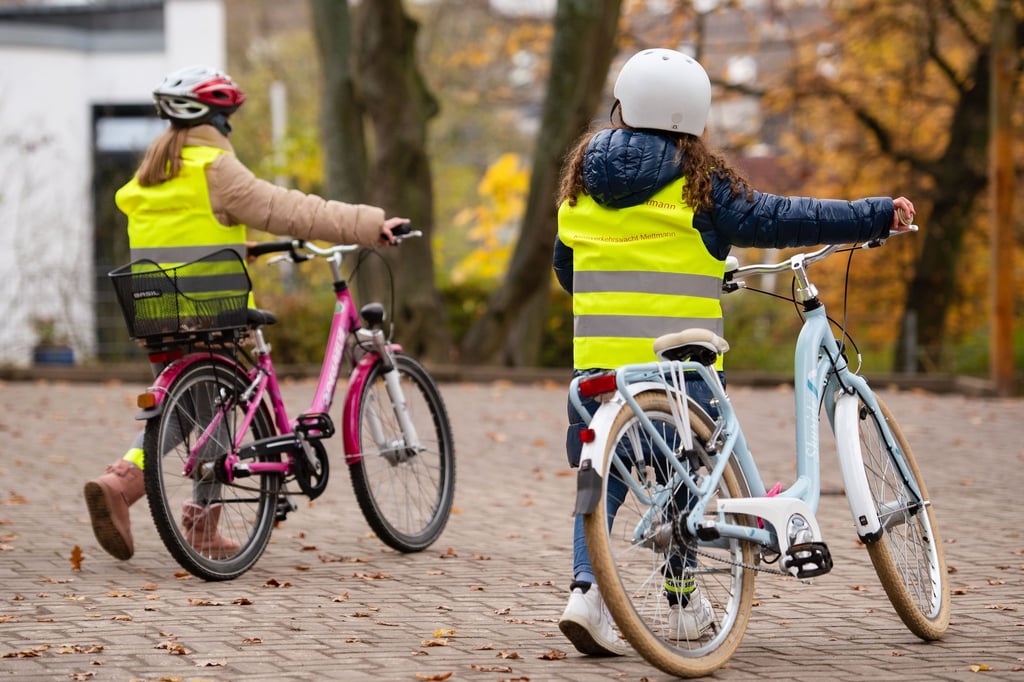 Dass Kinder in der Grundschule sicher auf dem Rad unterwegs sind, ist längst nicht mehr selbstverständlich. (Archivbild)
